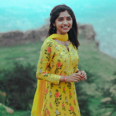 Wish Rathod Sexy Look HD PIcs Wallpapers for Mobile