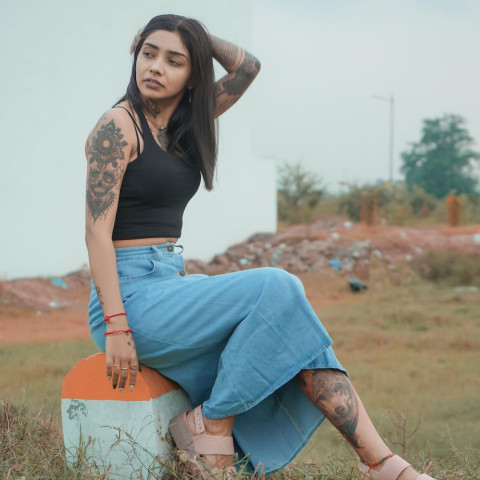 Wish Rathod Sexy Look HD PIcs Wallpapers for Mobile