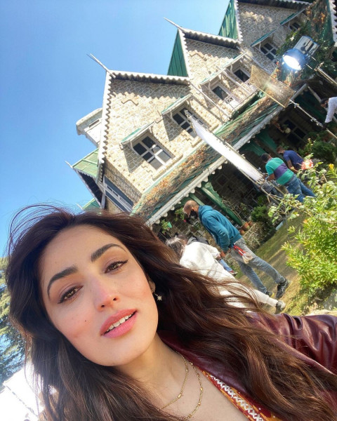 Yami Gautam Cute hd Wallpapers Images Photos Dp