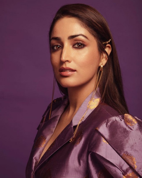 Yami Gautam Mobile Phone HD Wallpapers Images Photos