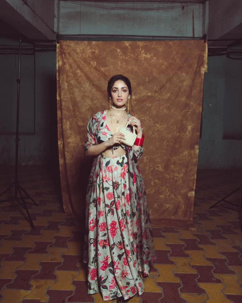 Yami Gautam Mobile Phone HD Wallpapers Images Photos