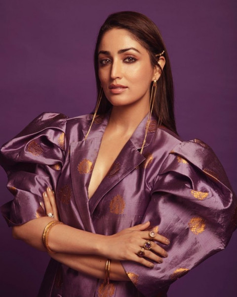 Yami Gautam Mobile Phone HD Wallpapers Images Photos hd