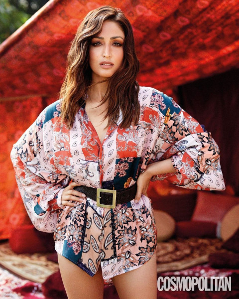 Yami Gautam Yoga Gym HD Wallpapers Images Photos pic