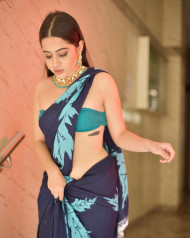 Urfi Javed Beautiful HD Hot Photos Mobile   Wallpapers