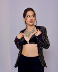 Urfi Javed Beautiful Sexy Photos Mobile   Wallpapers